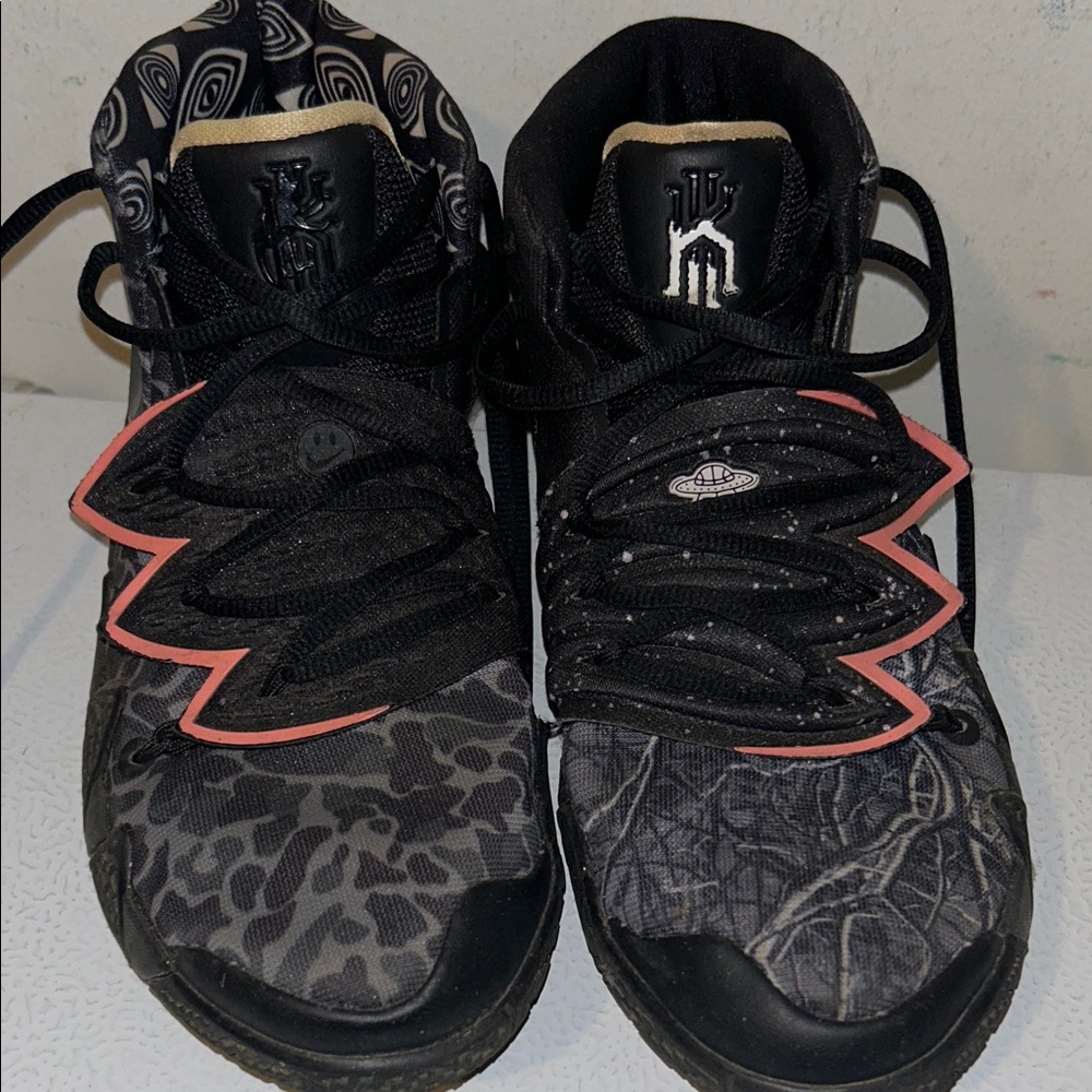 Nike Black and Gray Athletic Shoes